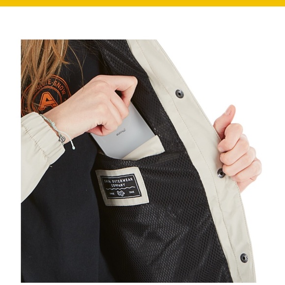 Saga Crew Jacket - Picture 8 of 10